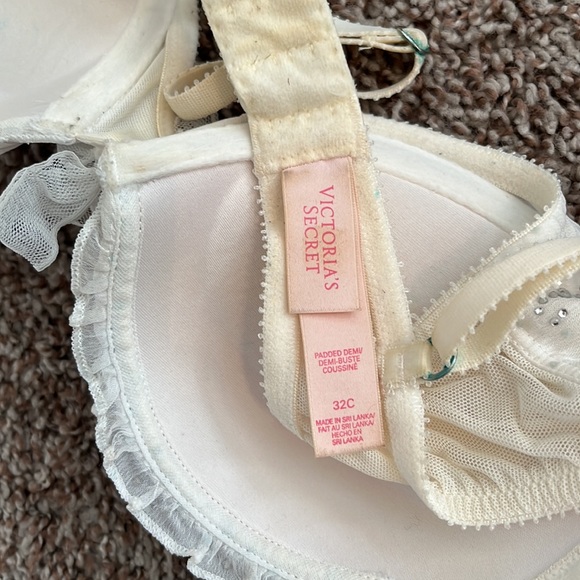 Victoria Secret's Bra - Picture 3 of 3